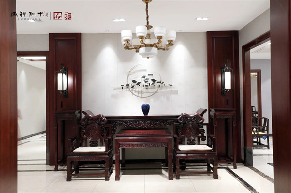 東陽(yáng)紅木品牌國(guó)祥紅木：中式家具，煥發(fā)自然生命力的藝術(shù)之作